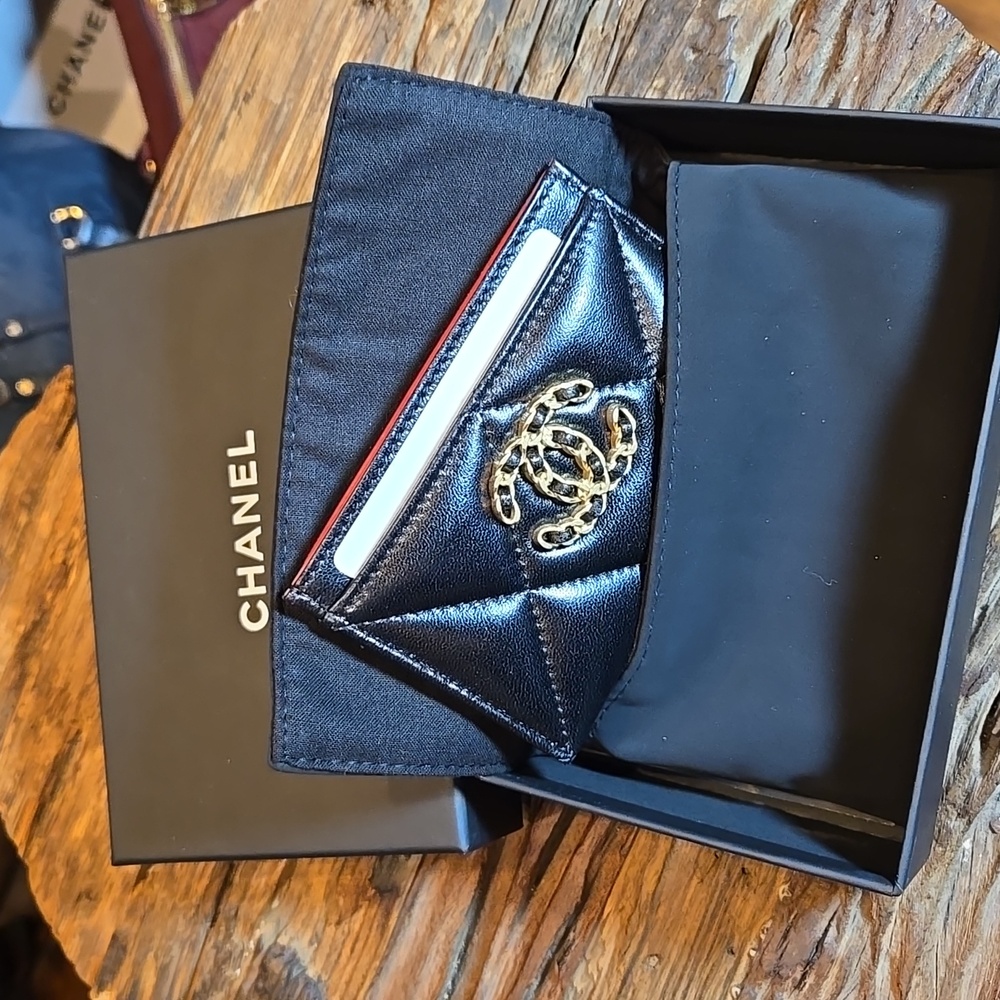 CHANEL Chanel 19 Card Case Lambskin Black AP1167 - Picture 8 of 10